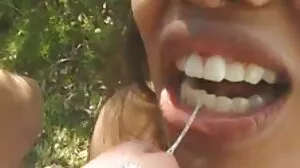 بذيئة مقنعة مع كيمي كيم المغرية من بانغ سكسي لبنانية باص